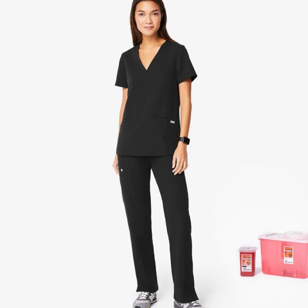 FIGS Kade Cargo Scrub Pant (Tall) & Casma Three Pocket Scrub Top SET
